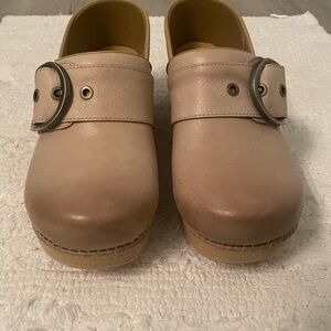 Dansko Buckle Clog, Beige Leather Mules with Buckle, size 40 women’s 9.5-10